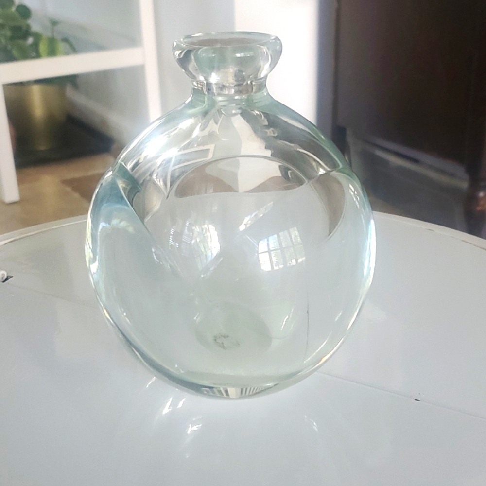 Gorgeous Designs Vintahe Art Deco Glass Vase